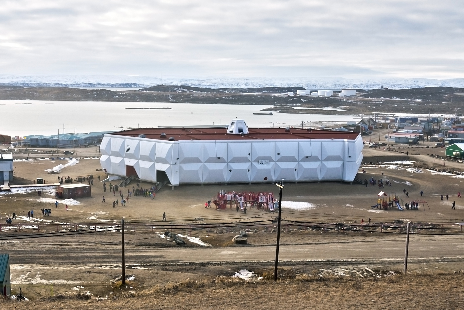 Iqaluit: Nakasuk School