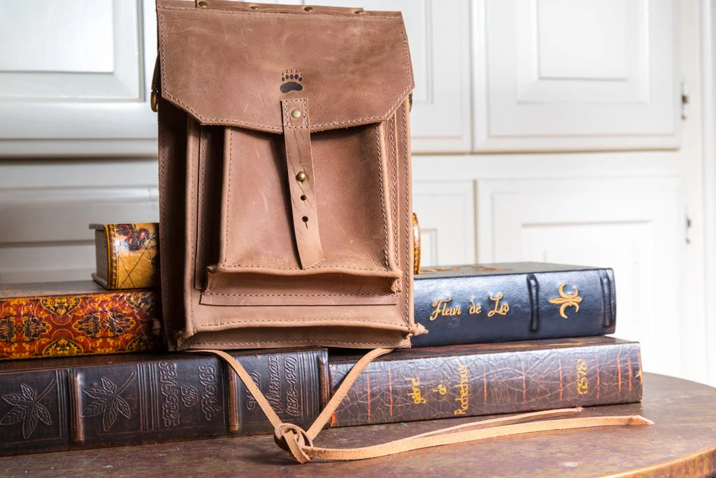 Hip bag with exterior pocket