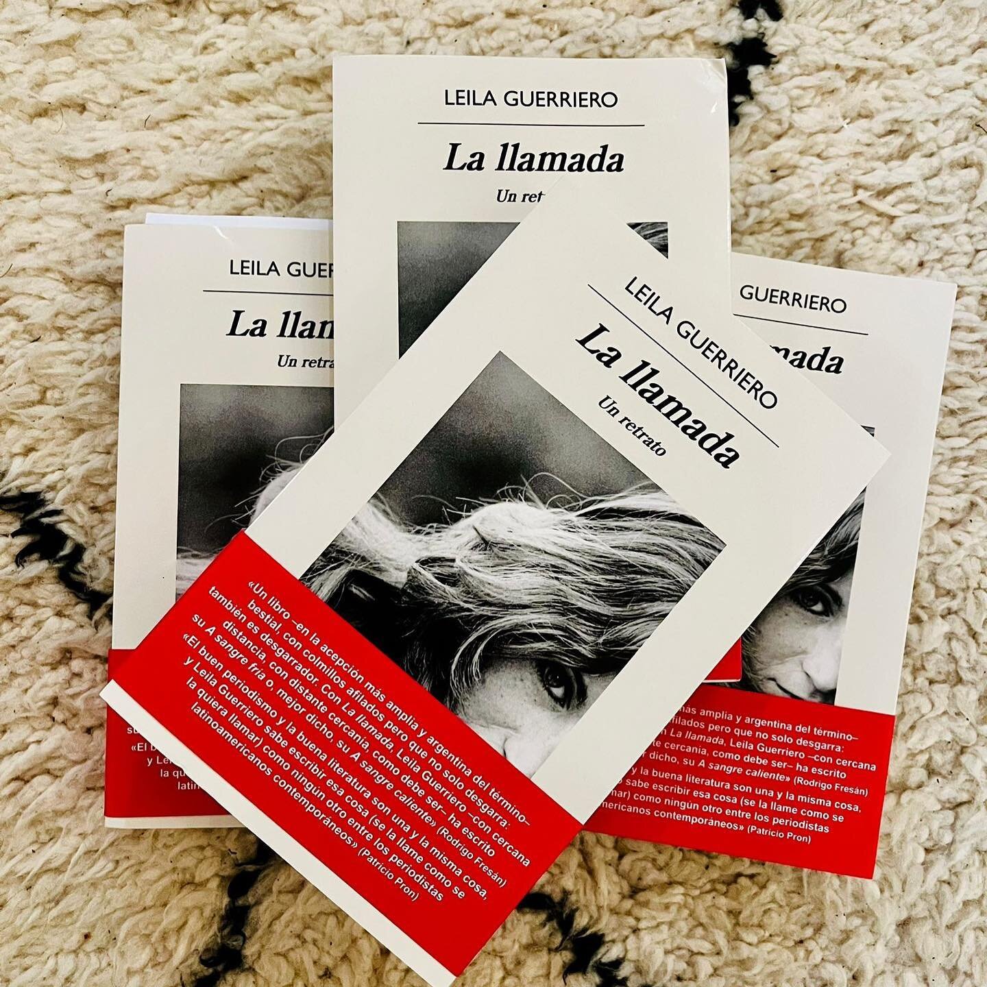 Award-winning journalist Leila Guerriero's latest book LA LLAMADA [THE PHONE CALL] is out now with @anagramaeditor! 🎉

In March of 1976, Silvia Labayru was 20, five months pregnant, and a member of the intelligence sector of the Montoneros organizat