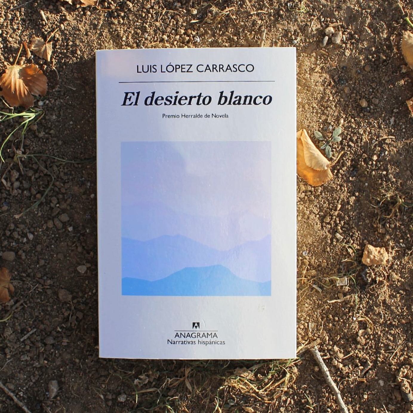 EL DESIERTO BLANCO [THE WHITE DESERT] by Luis L&oacute;pez Carrasco, winner of the 2023 Herralde Novel Prize, was published with @anagramaeditor last year. Rights have sold to @grantabooks (World English) and The Writers&rsquo; Publishing House (Chin