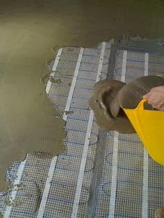 Floor leveling over heated cables