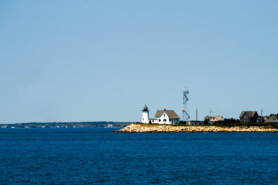 Lighthouse at Wing's Neck
