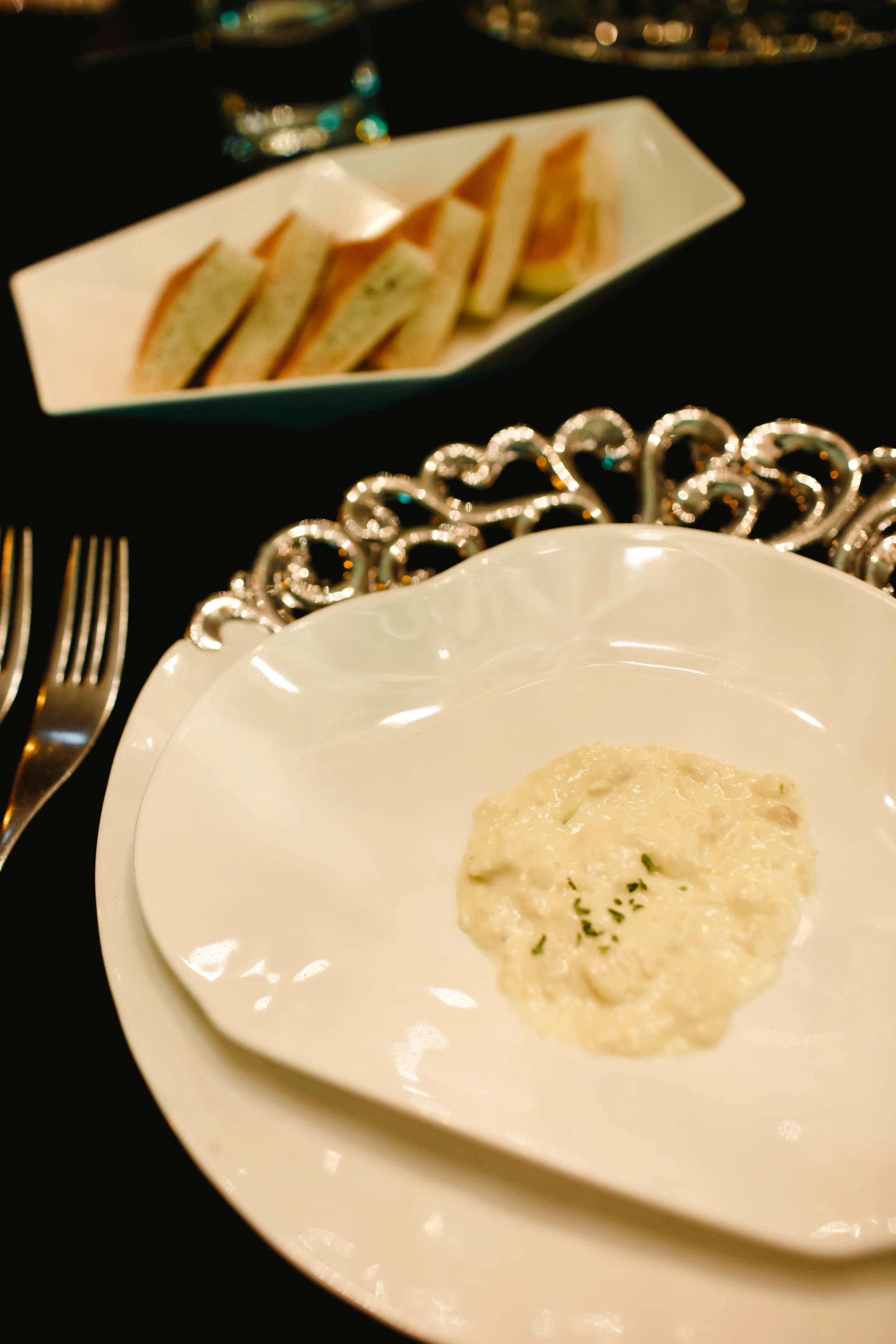 Garlic bread with a crab meat cream dip