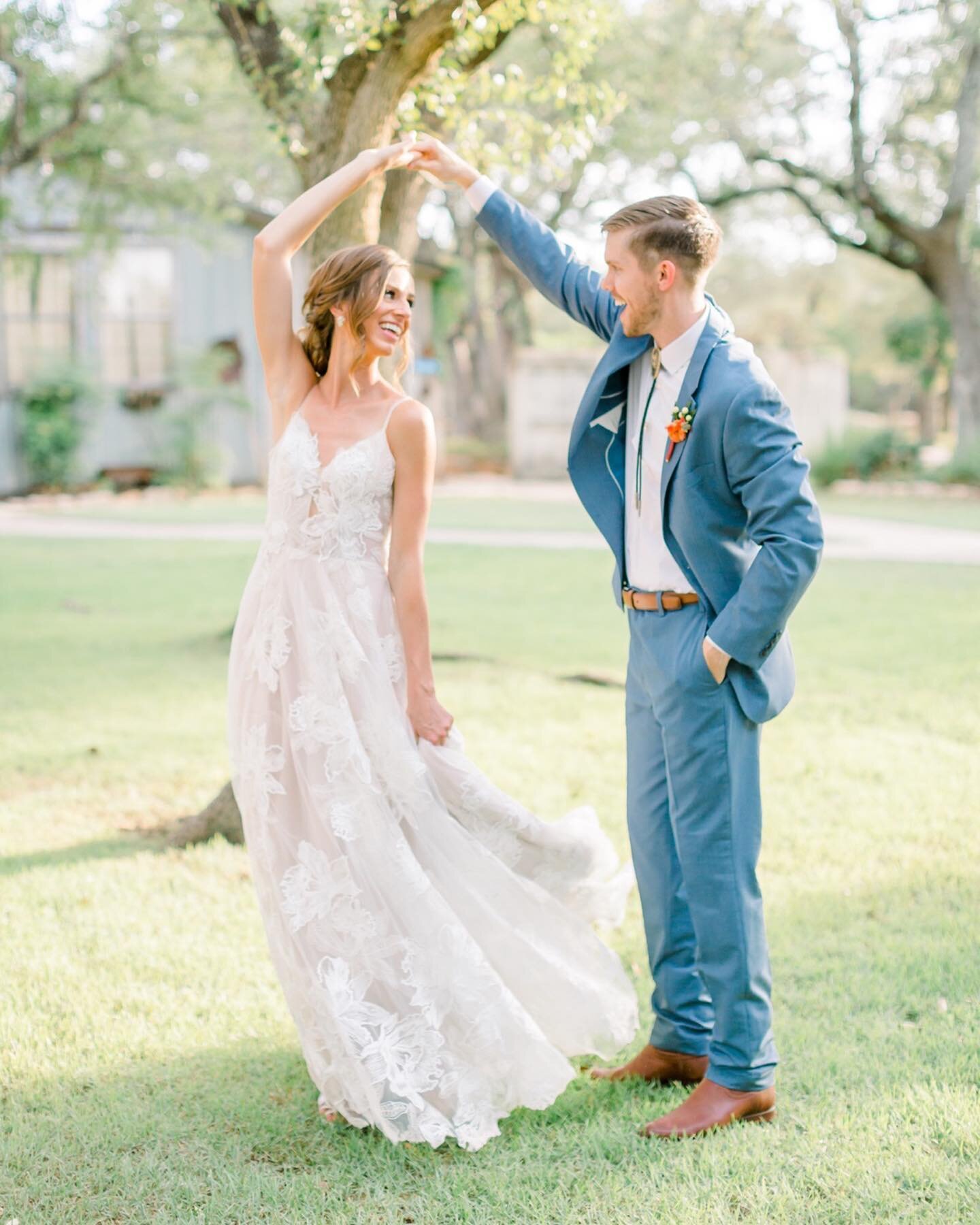 The dreamiest day with Amy &amp; Cody at @vistawestranch. 

That week, it rained for several days straight (albeit appreciated), but this wedding ended up being the only day that was bright and sunny. 

A &amp; C radiated all day, and I cannot be any