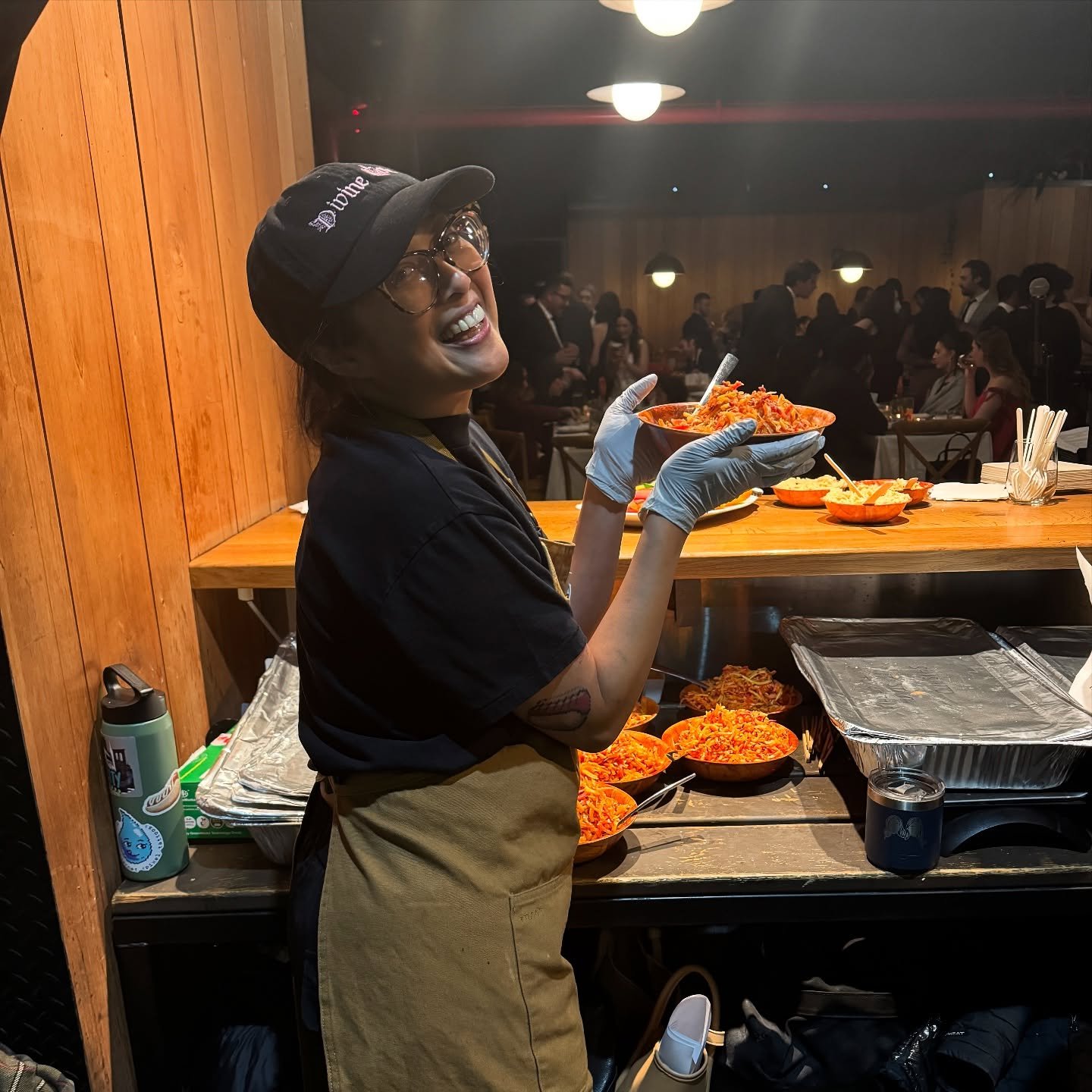Action shot from the pass 📸 @sharon.lebowski 

Our opener for a big family style dinner at @wildeastbrewing was a carrot salad made with lots of garlic, coriander, and the most gorgeous rainbow carrots from @myersproduce 🥕