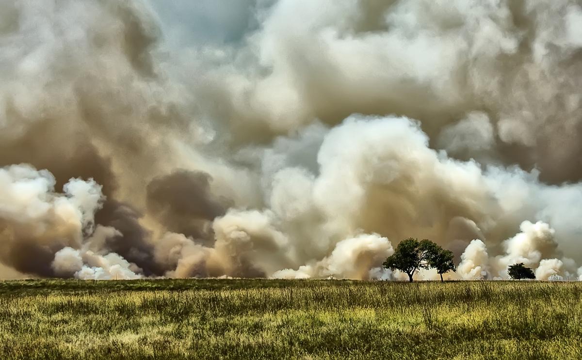 fire-on-the-plains-by-jeff-clow.jpg