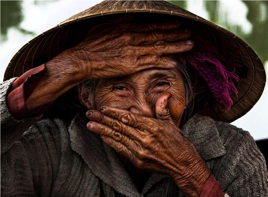 BUI THI XONG (76 years old) is living in Hoi An. She is the cover of Rehan’s latest book Vietnam: A mosaic a contrasts.