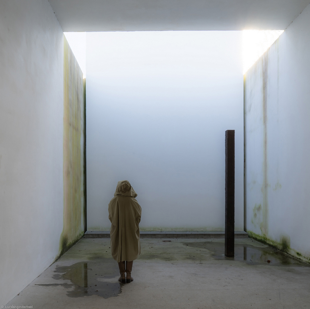 Luc Vangindertael - In the chapel of nothingness