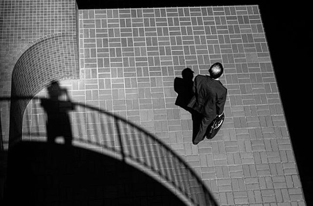 Amazing shot by @keiichi.ichikawa , a street photographer based in Tokyo, Yokohama!