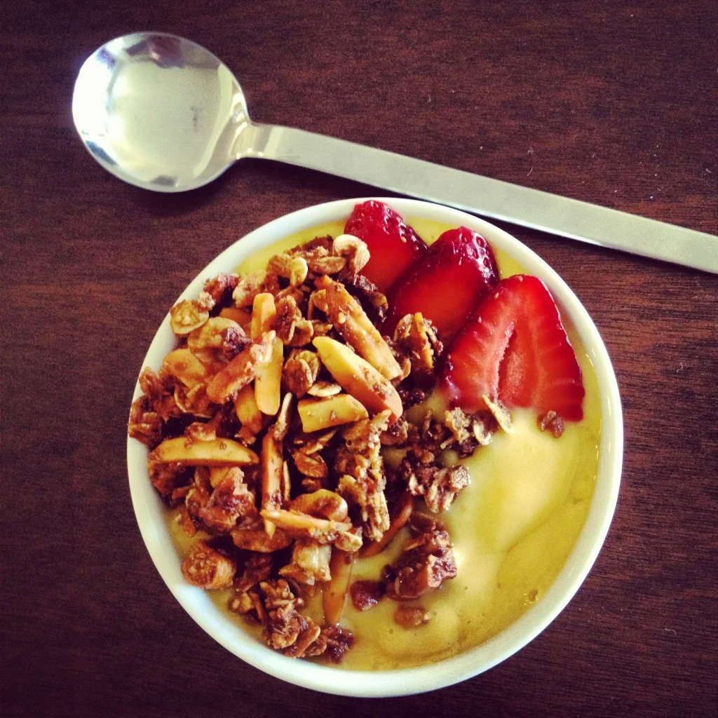 Mango Yogurt & Granola