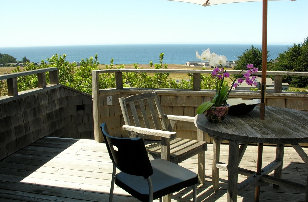 Bella Vista at Sea Ranch - front view deck.JPG