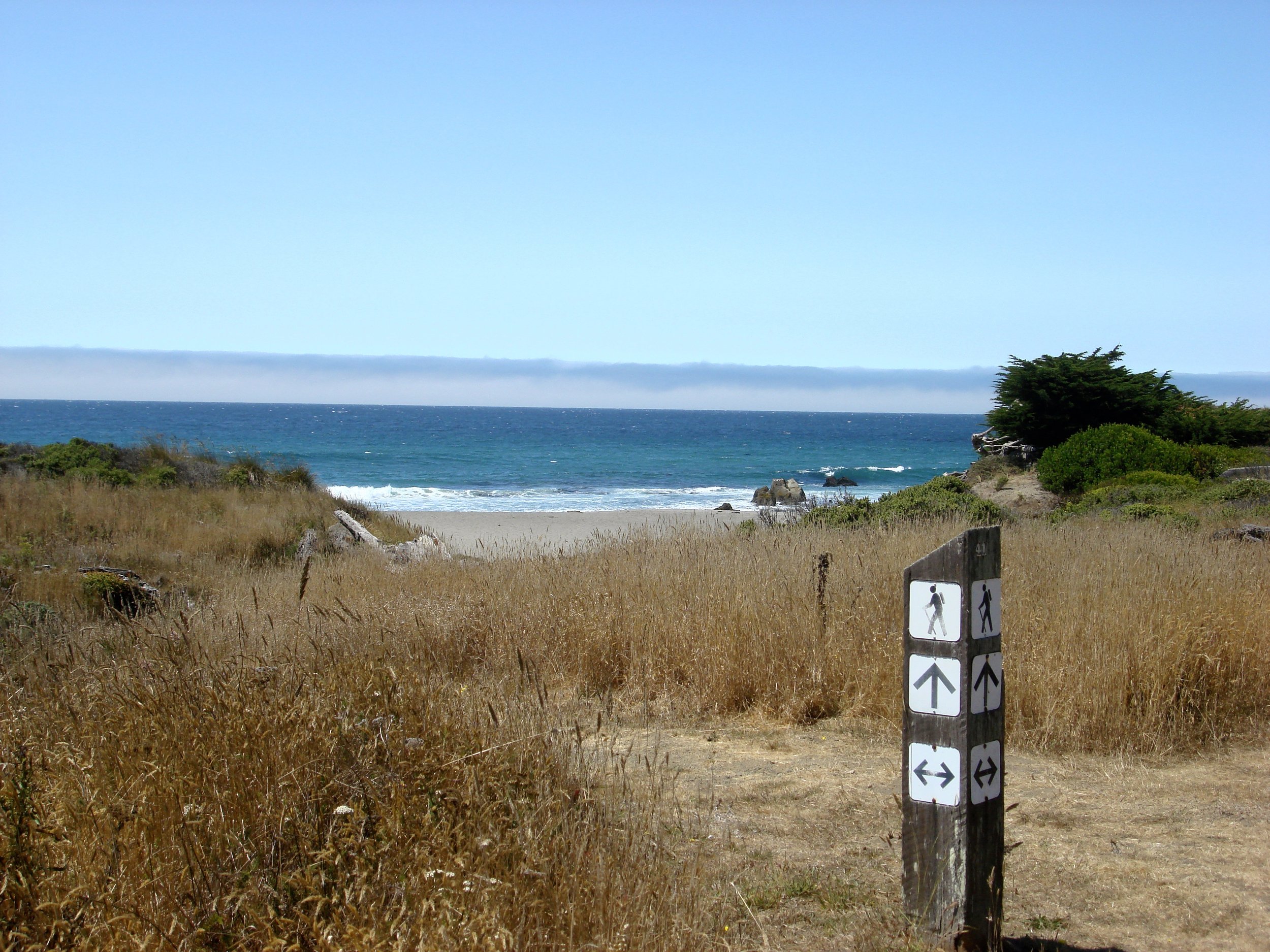 Path from Casa Pacis to "Walk-on-Beach"