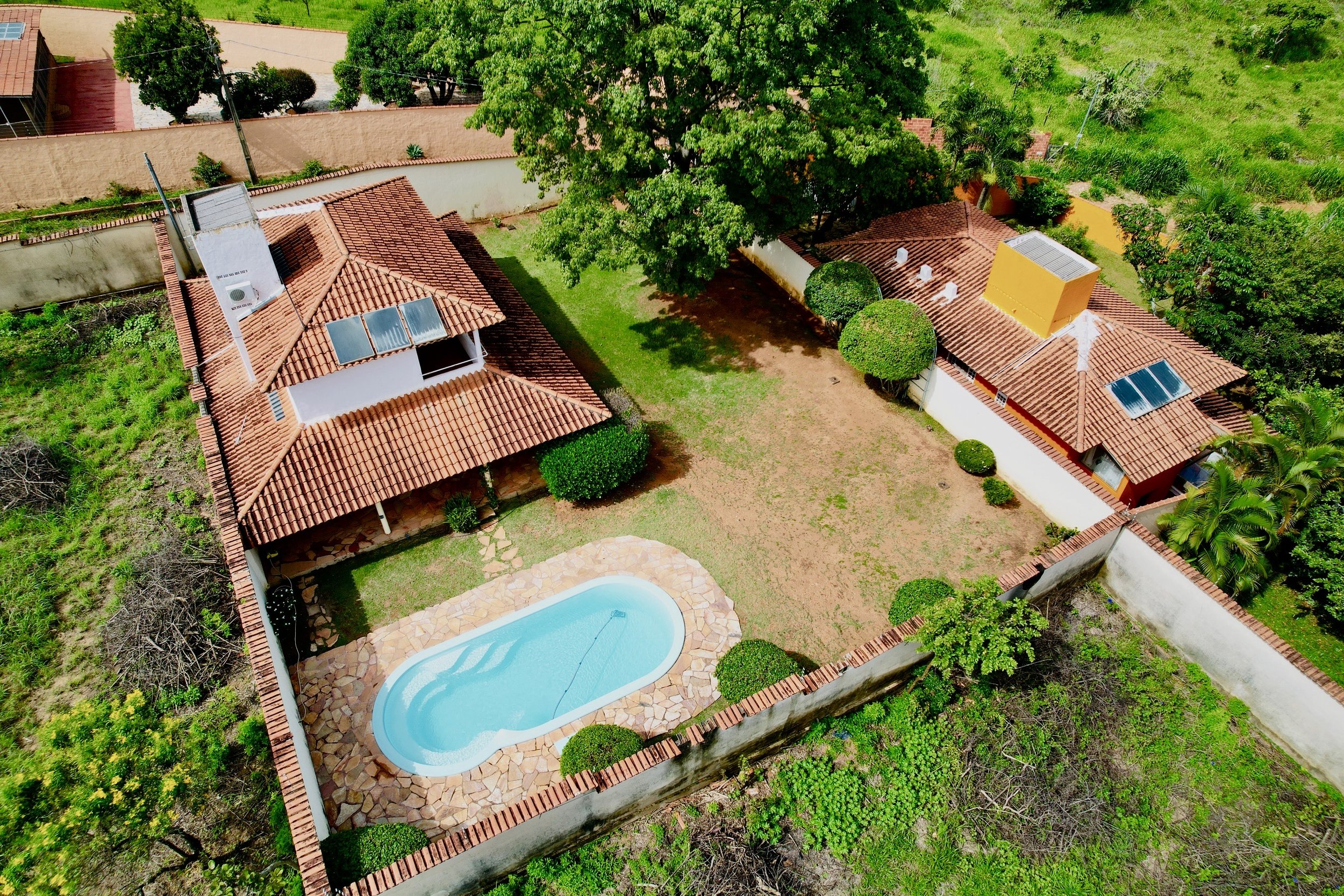 Casa de Luz - bird's-eye view; note that the house in front is on a deep downward sloping grade which prevents view blocking