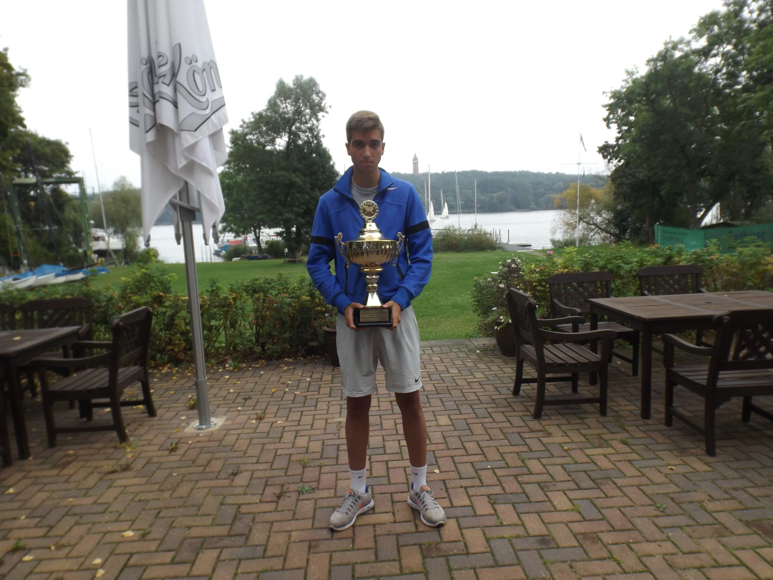 Pablo Penedo mit dem Pokal