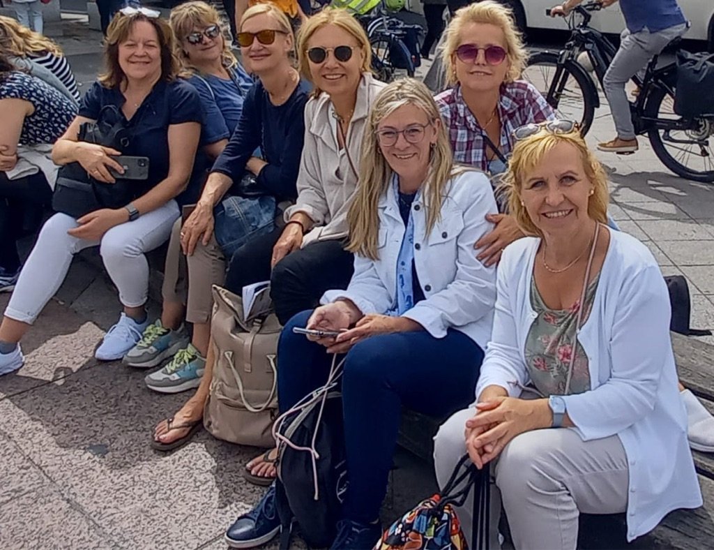 bild 4 - paris damen40 im stadion - 201dbd04-ba57-40f0-a00d-a81fe1d59ae2.jpeg