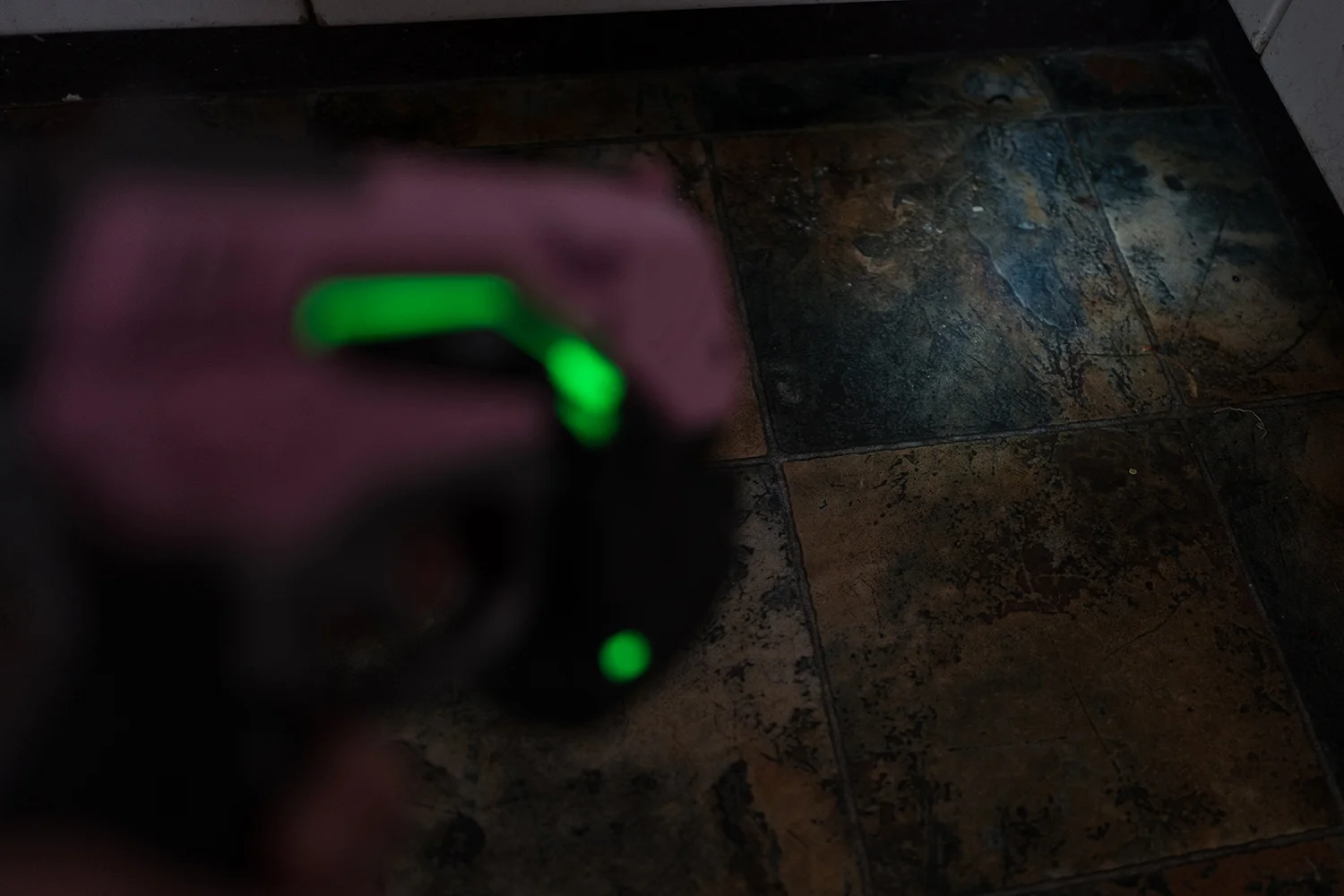 LED light ( it's actually pretty strong, it's just the image isn't shot in a dark enough area :p )