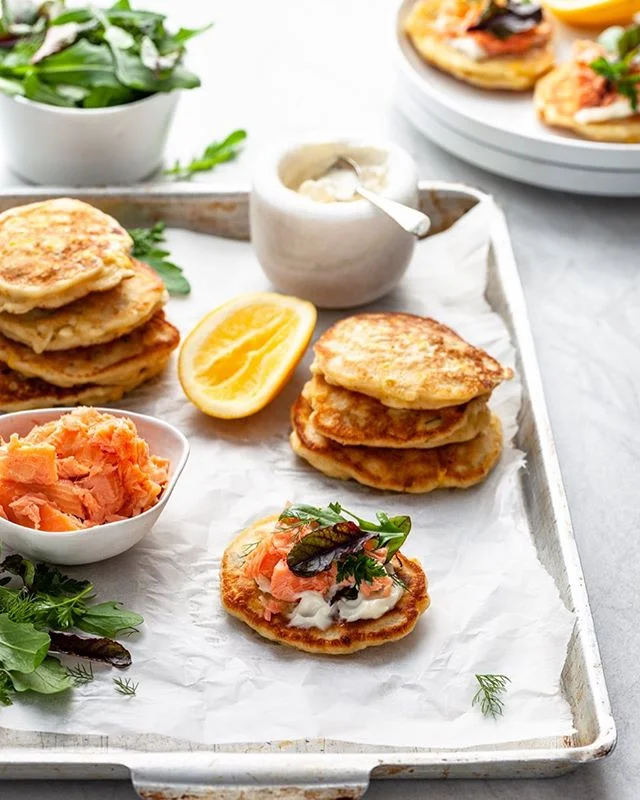 Everyone who knows me well, knows that I like simple recipes with lots of flavour. Who wants to be slaving away in the kitchen making a masterpiece, when everyone else is having fun. This super quick recipe for Corn & Herb Fritters with Hot Smoked Salmon & Aioli is my go to recipe for when the hordes need feeding. 
Enjoy! 
Recipe on the blog - link in profile