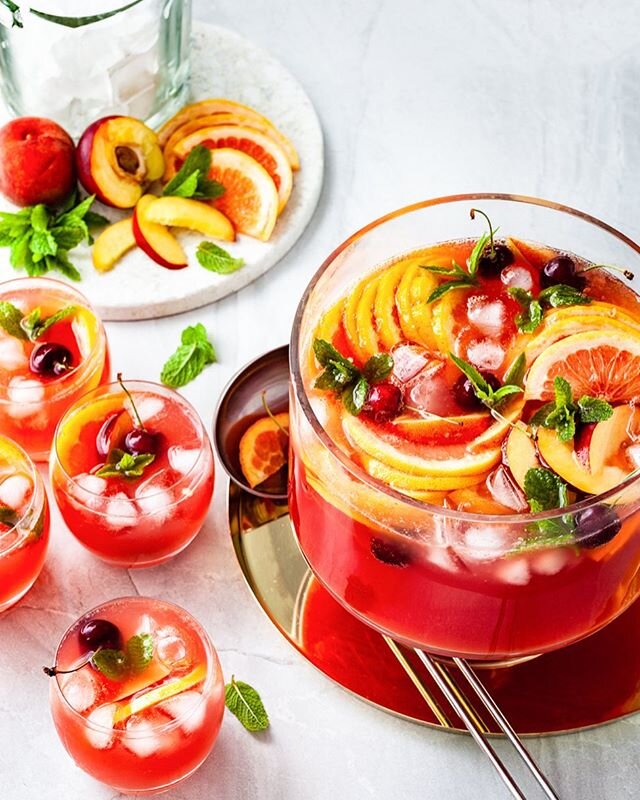 At last we&rsquo;ve finally made it to Day 1 of my Christmas Countdown! And for the pi&egrave;ce de r&eacute;sistance I&rsquo;ve made a Watermelon &amp; Citrus Punch for the big day. Living in the southern hemisphere, a summery  Chrismas isn&rsquo;t 