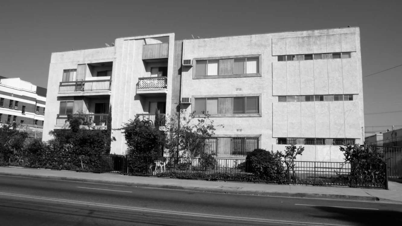 L1070931-658N.Wilton Pl..jpg