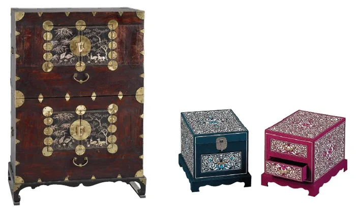 Two-tier Chest - This exquisite wooden chest used for storing clothes is lavishly decorated with a mother-of-pearl inlay design. Women’s toiletry cases