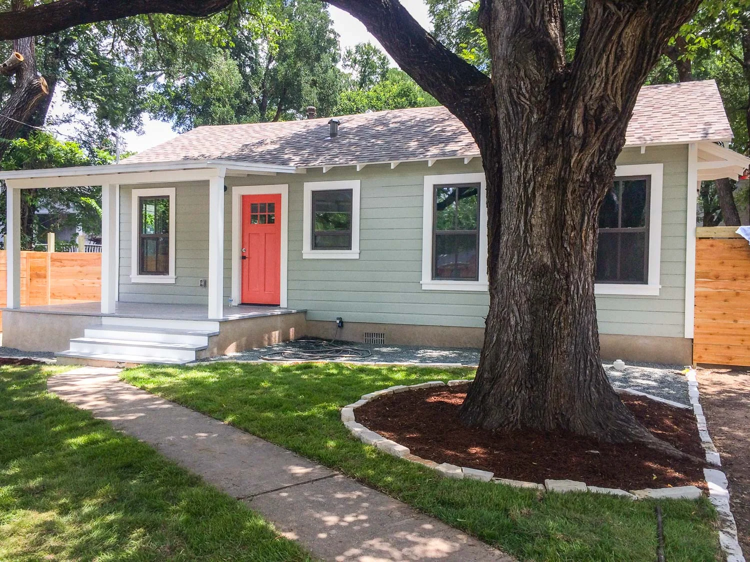 eleanorEastAustinCottageModern-342314.jpg