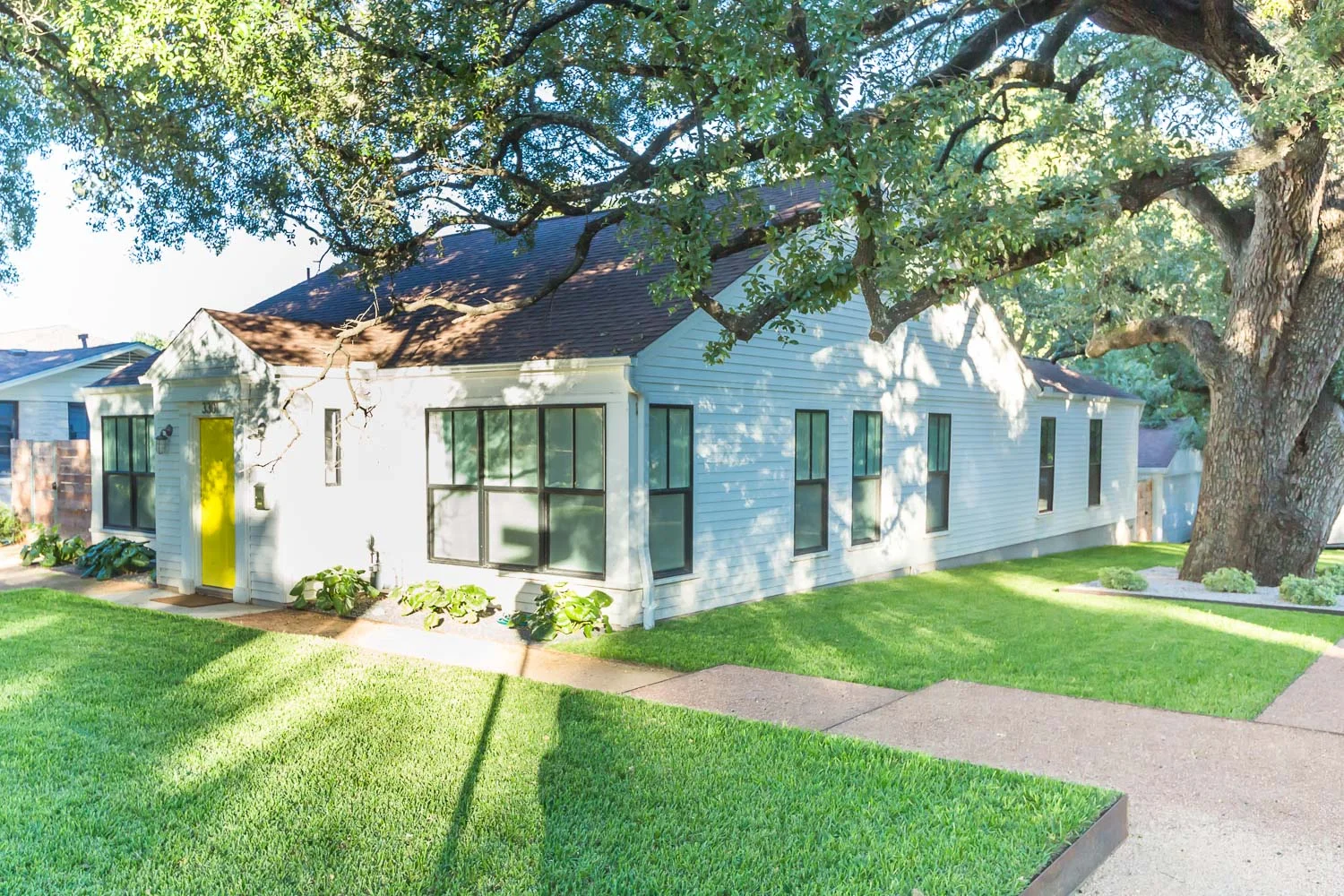 CherrywoodAdditionRenovationClassicModernBungalowCottageAustinDesign-0744.jpg