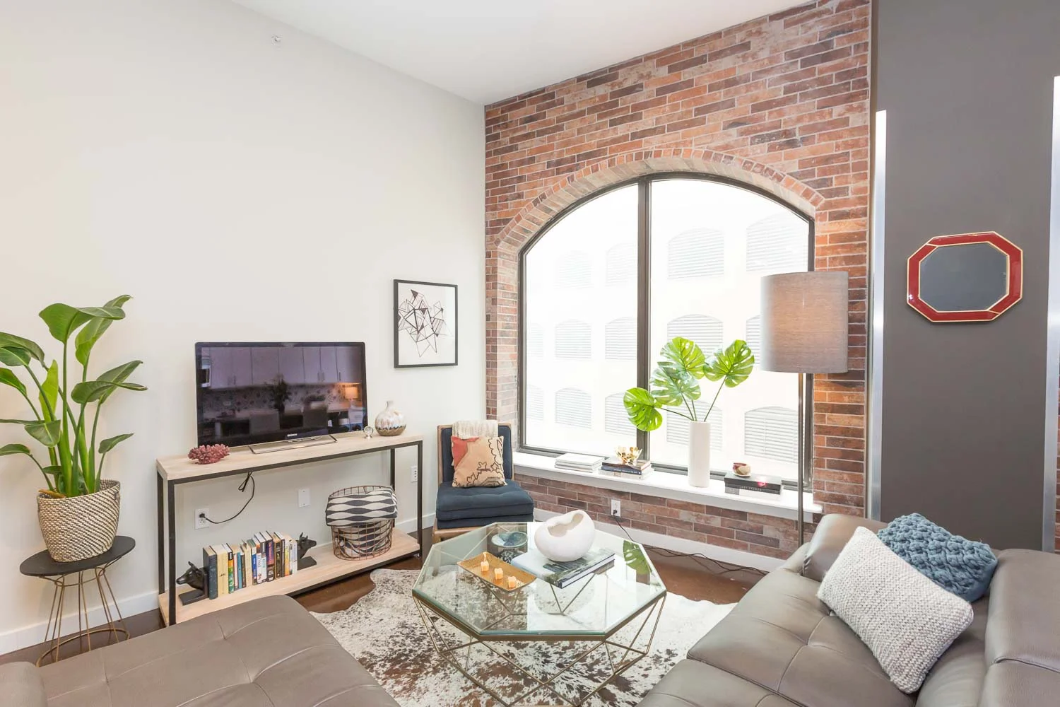 ModernAustinDowntownLoftSabineBrickIndustrial-9768.jpg