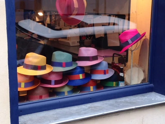 cerisesurlechapeauhatshopparis.jpg