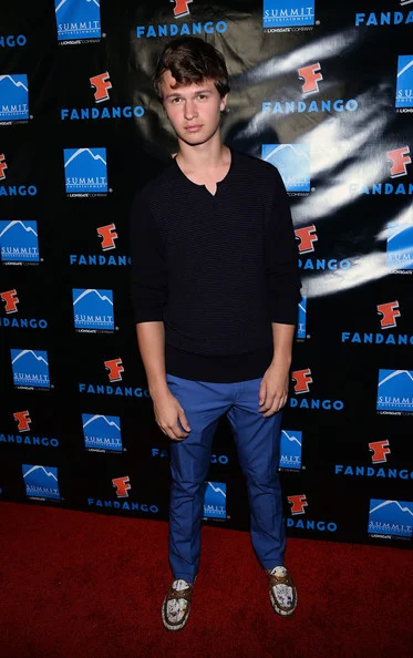 Ansel+Elgort+Summit+Entertainment+Comic+Con+JInv9a8fzBMl.jpg