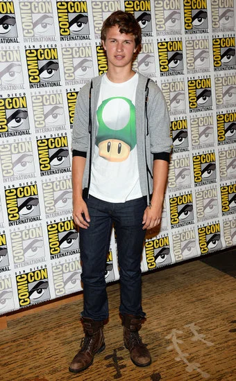 Divergent-star-Ansel-Elgort-attended-film-Comic-Con-panel.jpg