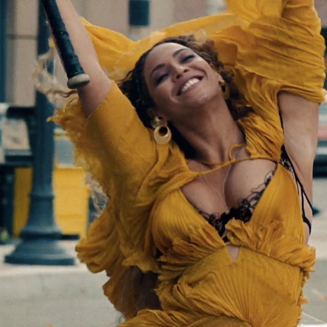 Heading into #Monday like 👑🐝 #🍋 #Lemonade