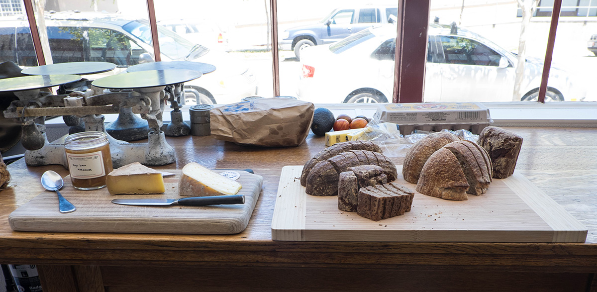 Bread, cheese, and marmelade sampling.