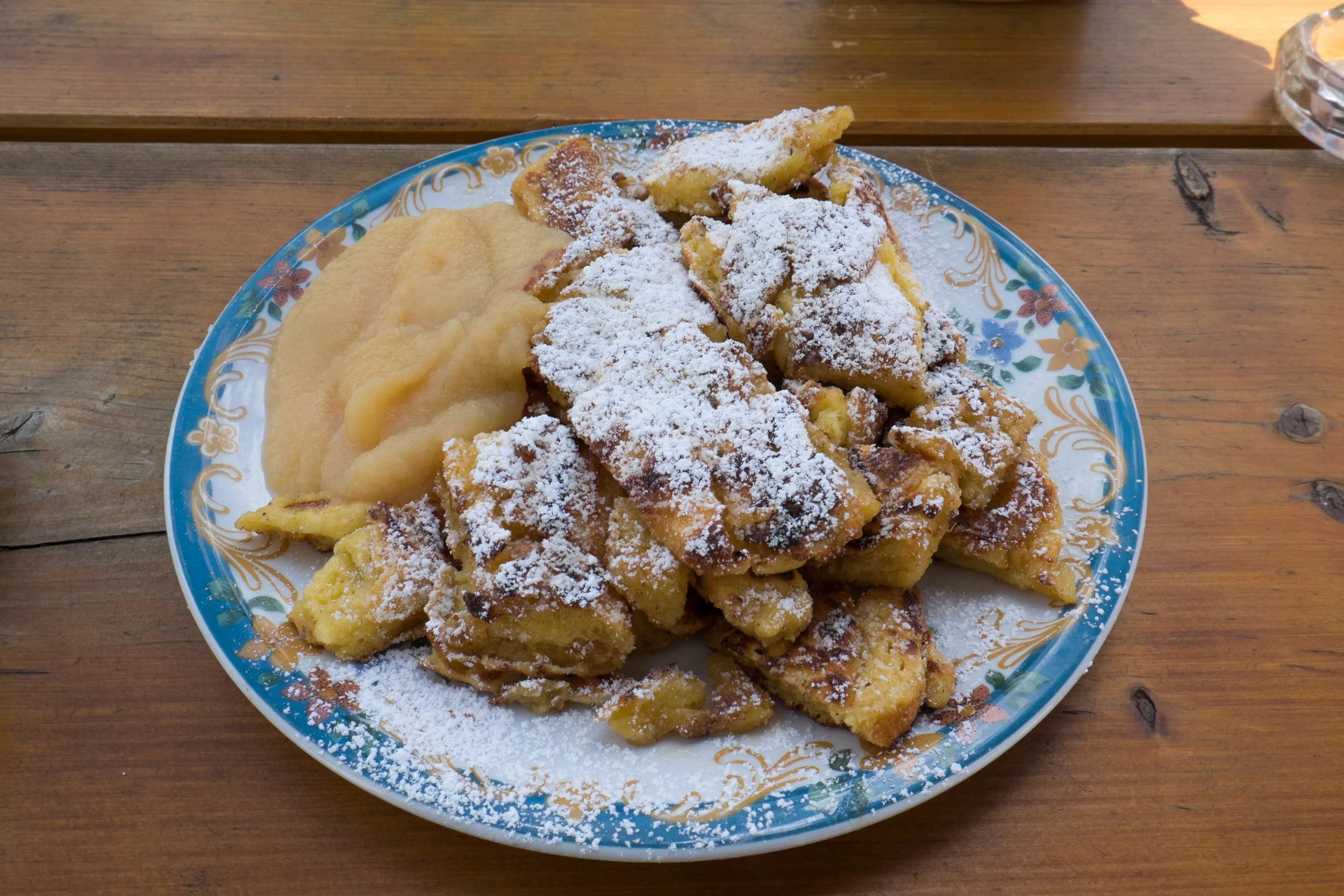 Lunchtime! Kaiserschmarrn m Apfelmus - German apple pancakes. Again, I was so surprised to see such sweet dishes as main dish items! Nonetheless, I didn't complain and delightfully enjoyed this dish!