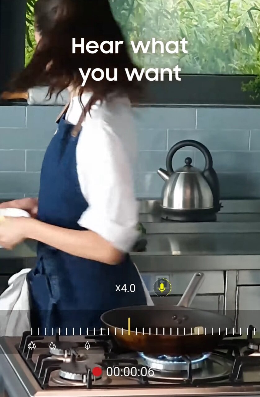 Like on Samsung Flagships, if you pinch and zoom, the audio will become louder as well (Source: Samsung)