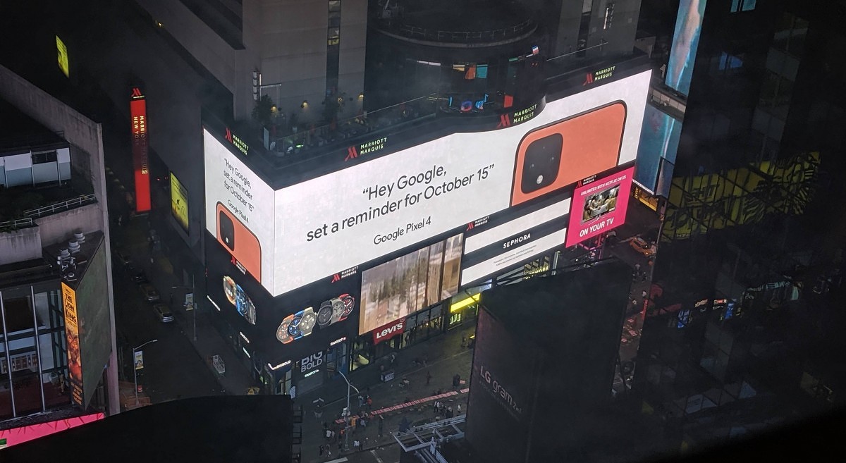 Google’s ad in Times Square showing the new ‘Oh So Orange’ colour and new camera module. (Source: Reddit)