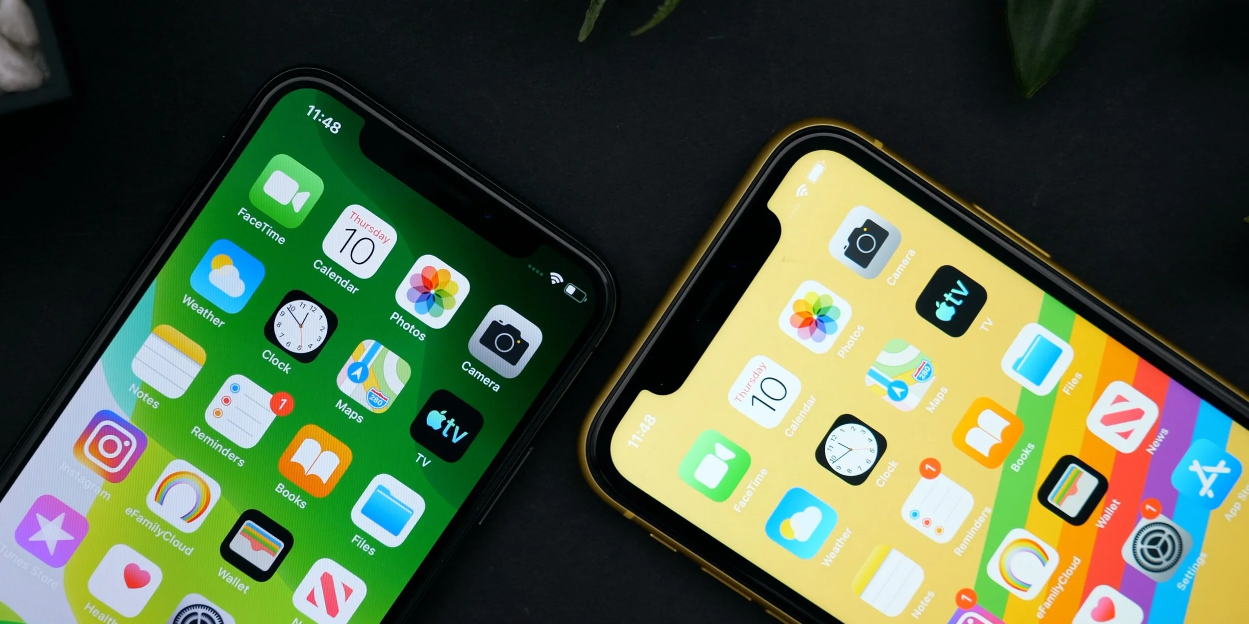 Despite being the more recent model, the 11 (Right) has thicker bezels than the X (Left)