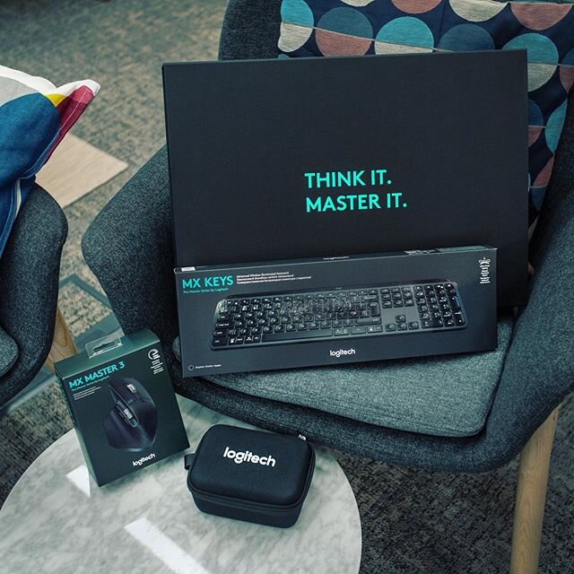 Massive shoutout to Logitech for sending over another MX Master 3 (my favourite mouse ever!).
.
Only this time, they&rsquo;ve sent over a Press Kit containing the MX Keys keyboard.

This is one of the very few backlit wireless keyboards out there!

I