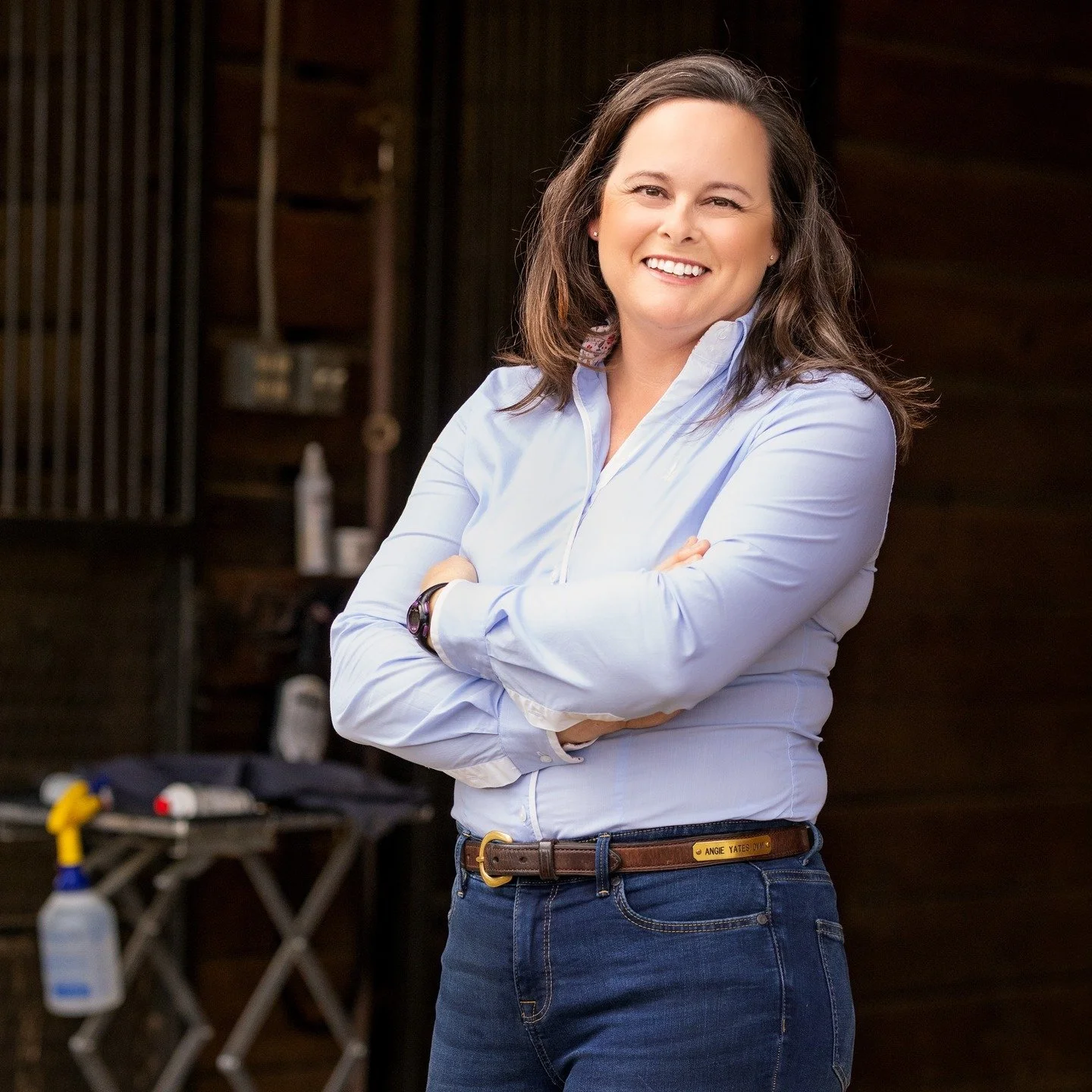 A quick sneak peek of an amazing woman, vet and mom! Thank you, Dr. Angie Yates, for letting me capture a glimpse into your work, passion, and family 💛📷🐴