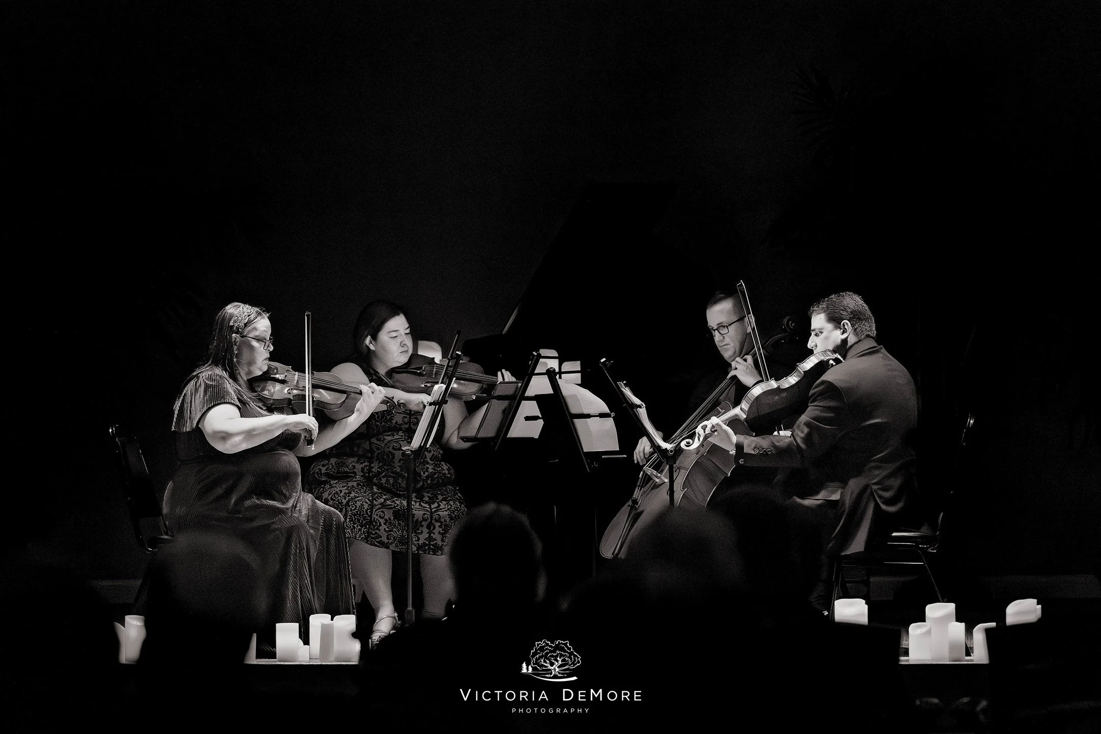 📷 Stepped outside my comfort zone last week and brought my camera out to my husband's quartet's holiday candlelit performance 🎶 at the retirement community across the street from us 🎄

🎻 For those of you who don't know, my amazing husband, Dustin