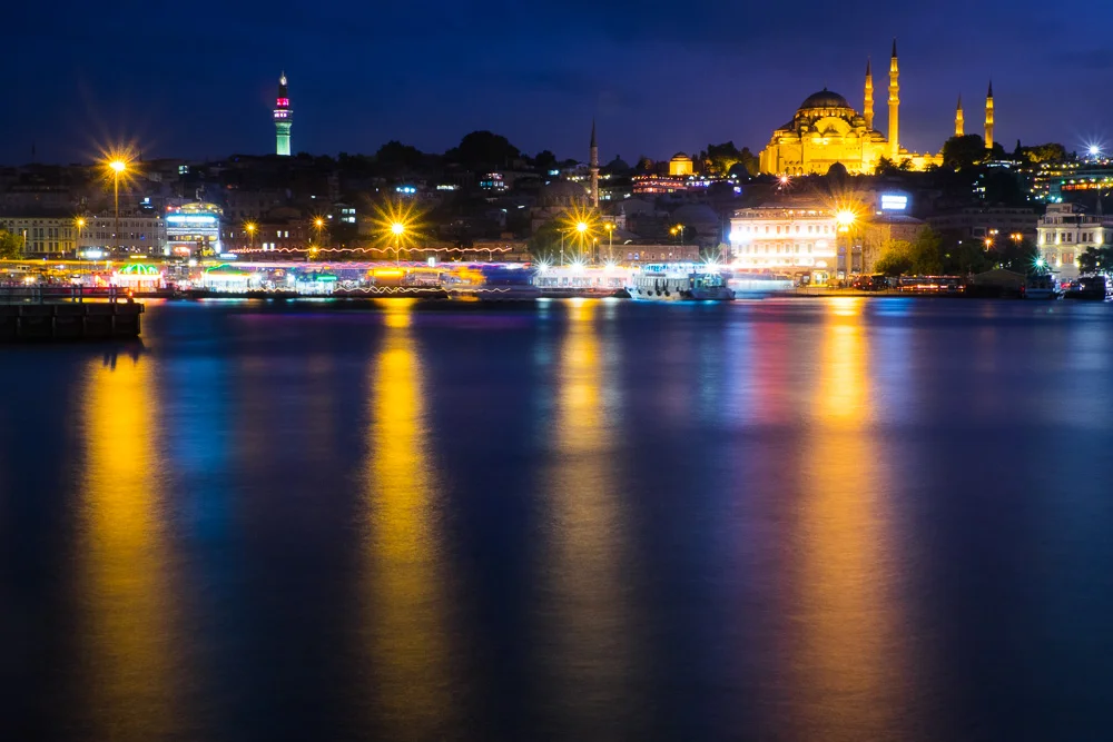 Blick von der Galatabrücke auf die Süleyman-Moschee