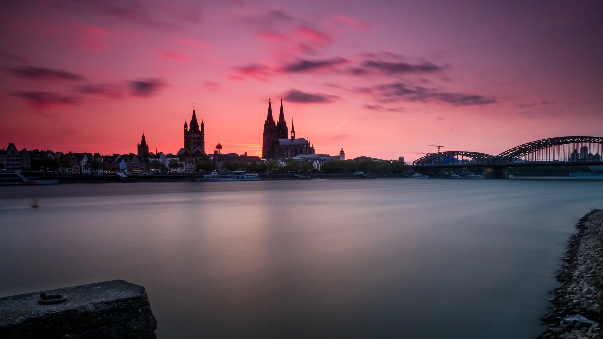 Rhein und Kölner Dom im Abendlicht...