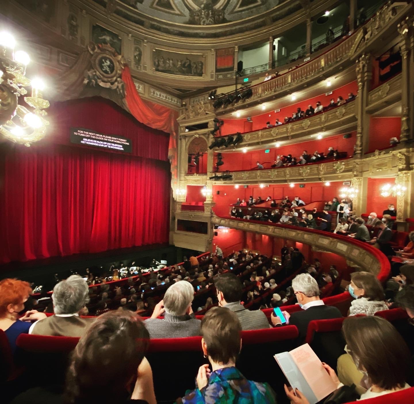  A sold out opera house at the night of the Premiere. 