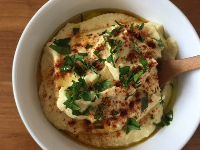 Hoummus? Hommus? Hummus?