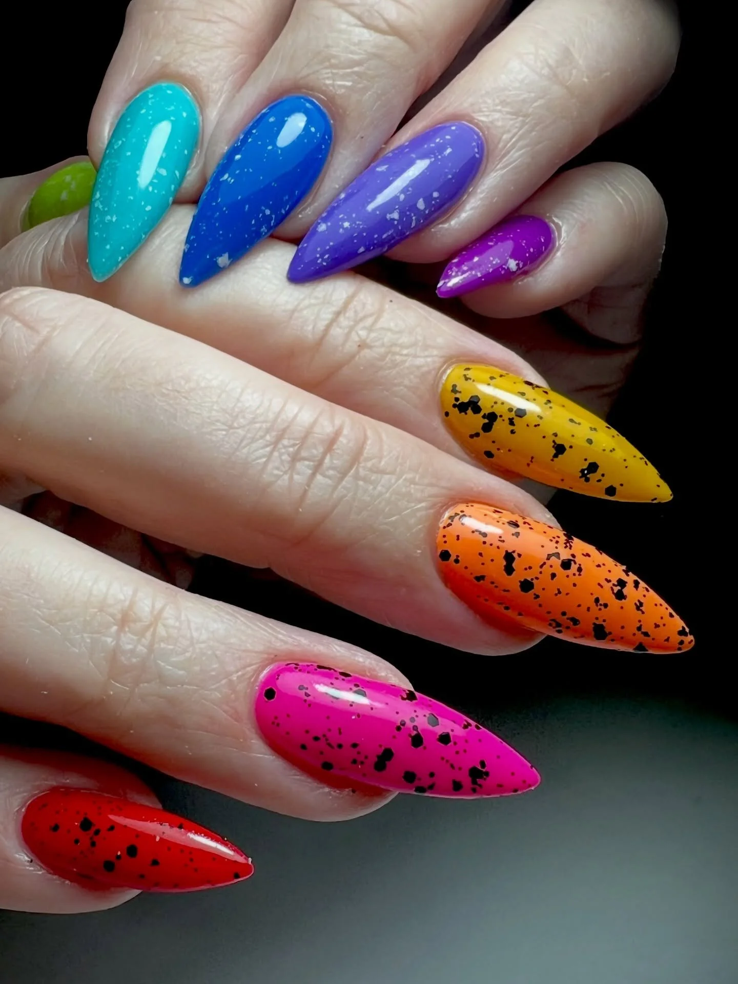 These &ldquo;skittle nails&rdquo; are officially having a moment and you&rsquo;re all OBSESSED - so many of you have requested these after they featured on my story 🌈✨

Bright rainbow shades, glossy finishes and that edgy black speckle detail = the 