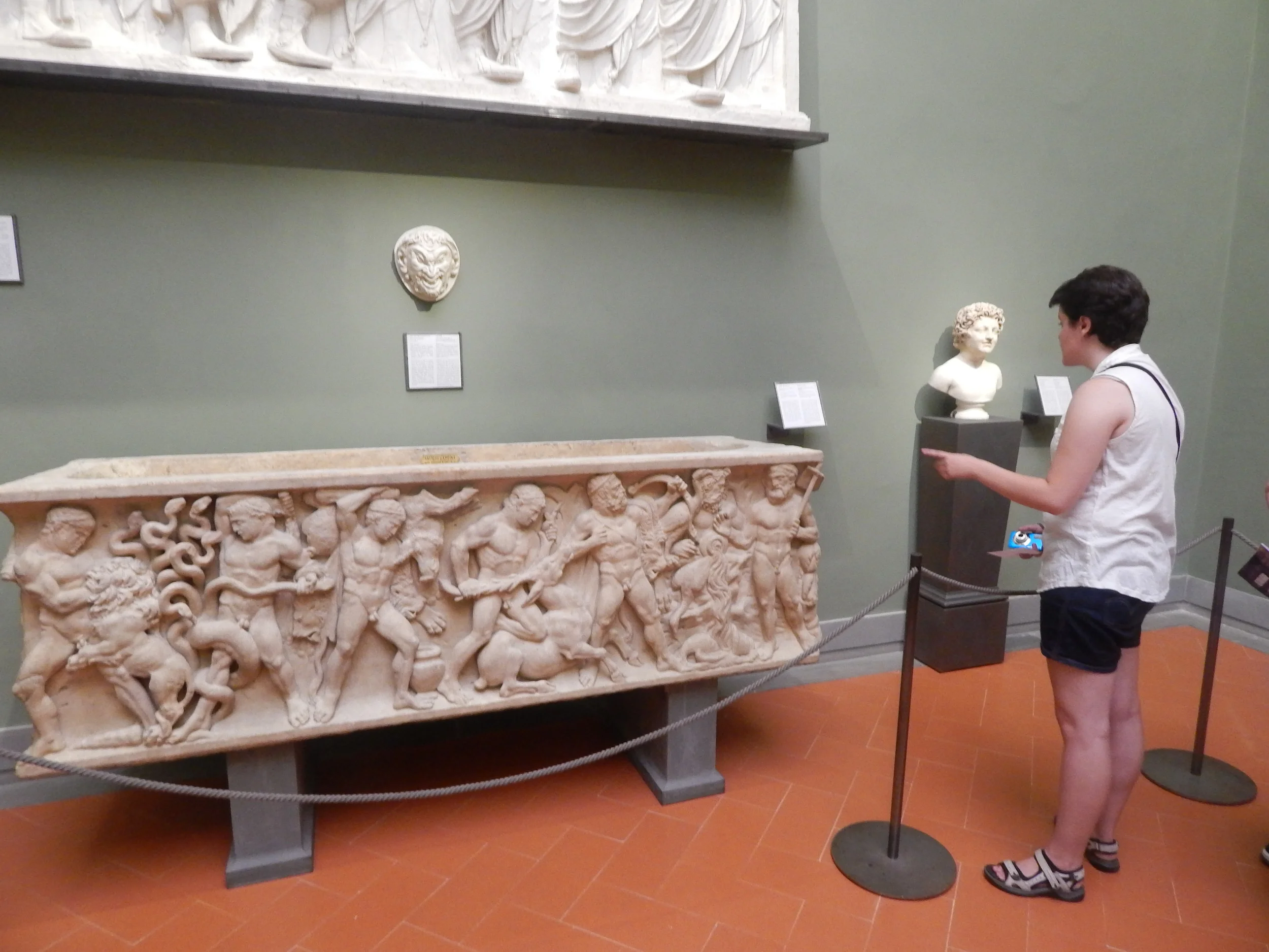 Figuring out the stories of Hercules represented on the sarcophagus