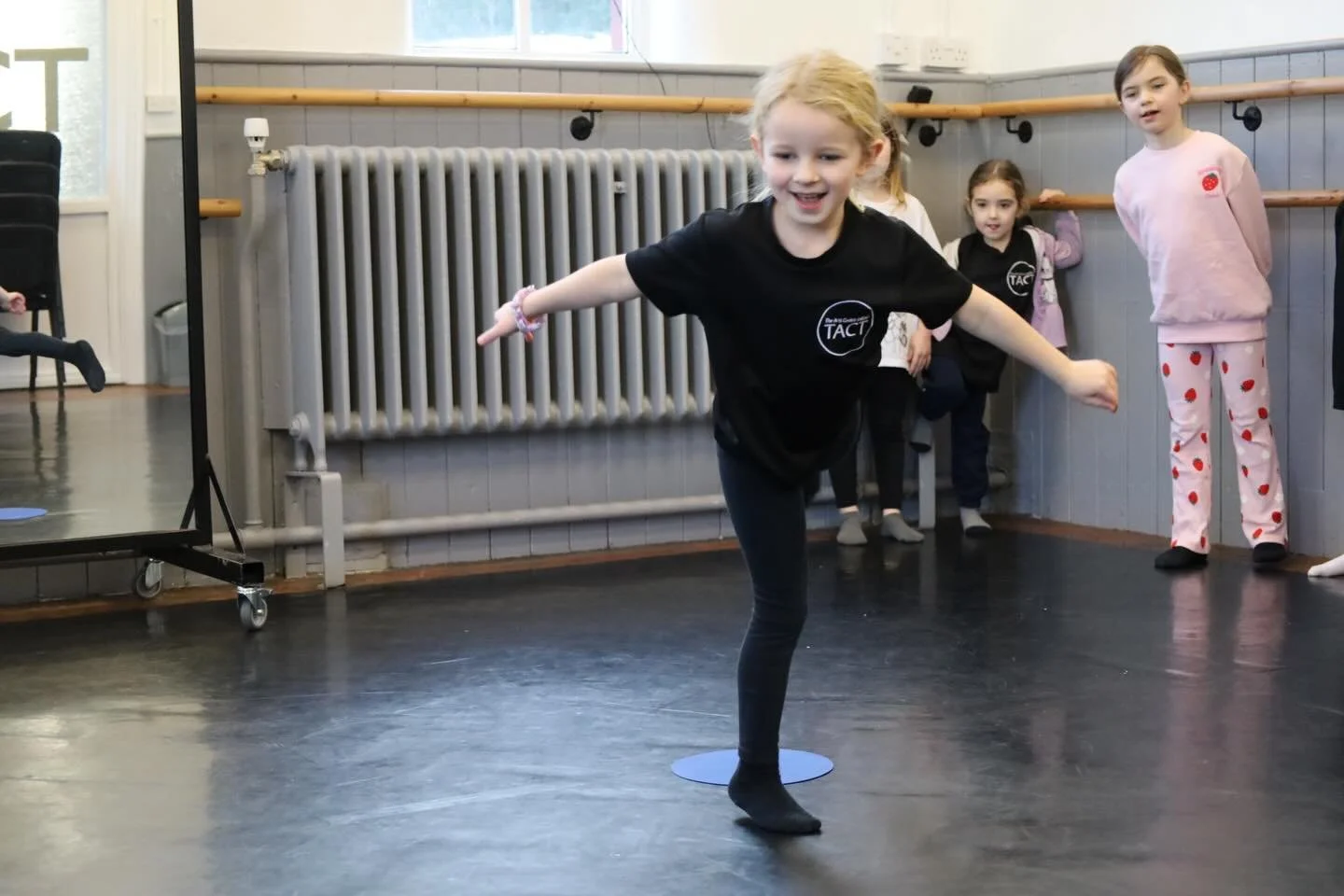 🕺 BEGINNER DANCE AT TACT - SATURDAY 9-10AM - RECEPTION TO YEAR 2

💃 Look at our Beginners go! They are working so hard this morning with Ben and having a brilliant time! 

🕺 Our Beginners Dance class is all about developing skills and discovering 