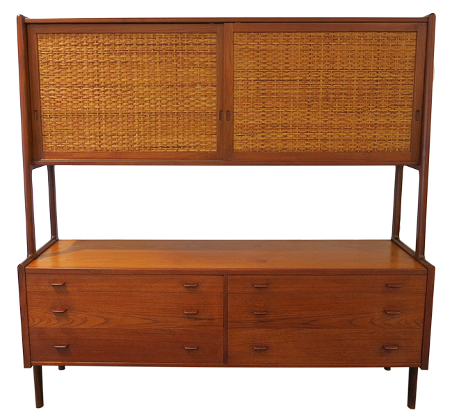 Hans Wegner sideboard.jpg