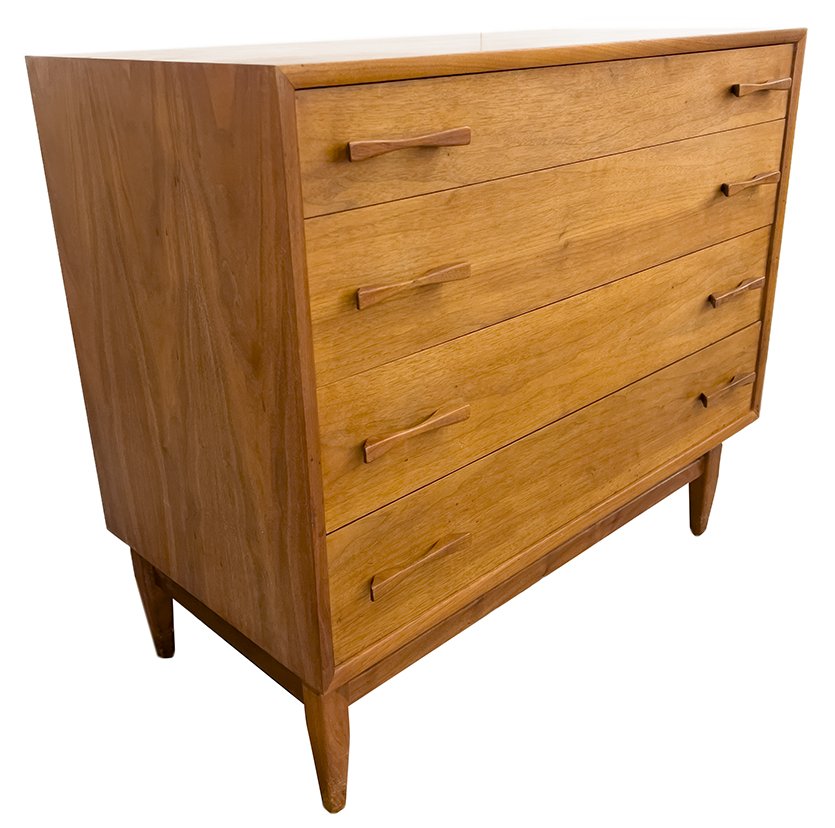 Low chest in walnut: Sold