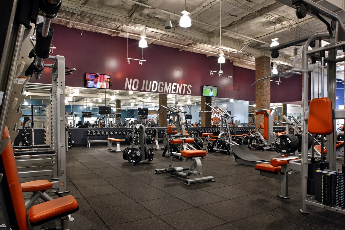 Crunch Fitness - Burbank, CA