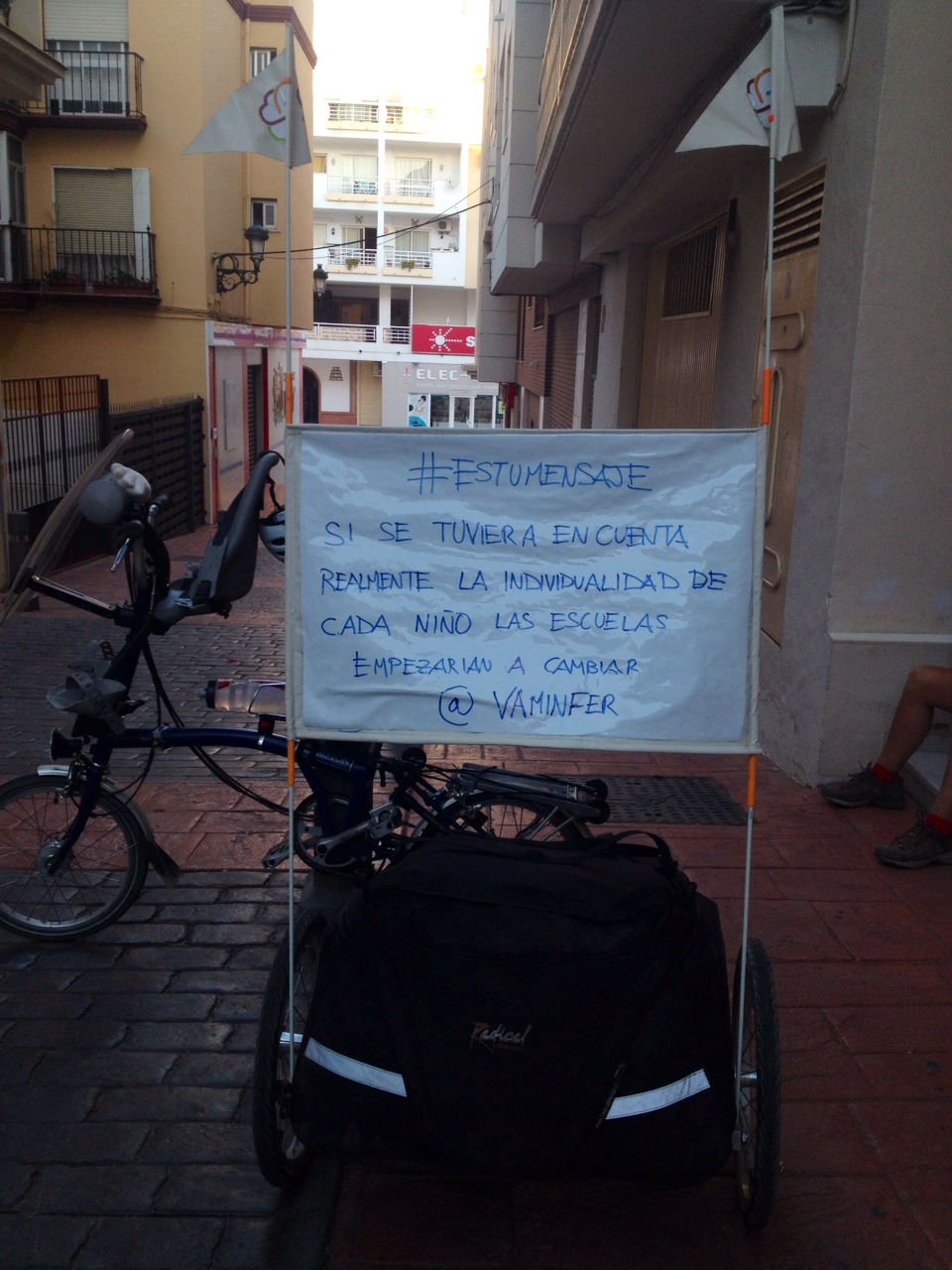 Diego
http://www.estonoesunaescuela.org
@noesunaescuela